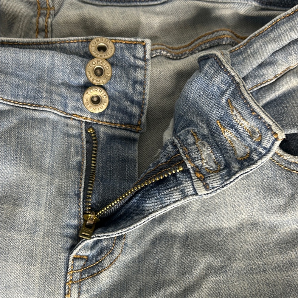 Torrid Light Wash Jeggings - Picture 5 of 10